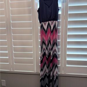 Sleeveless Chevron Maxi Dress in Navy and Pink